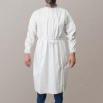 iberosa-textiles-rumbo-bata-protectora-impermeable-lavable-y-reutilizable-blanca-un-uso-cara