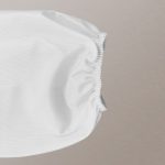 iberosa-textiles-rumbo-bata-protectora-impermeable-lavable-y-reutilizable-blanca-un-uso-detalle-manga