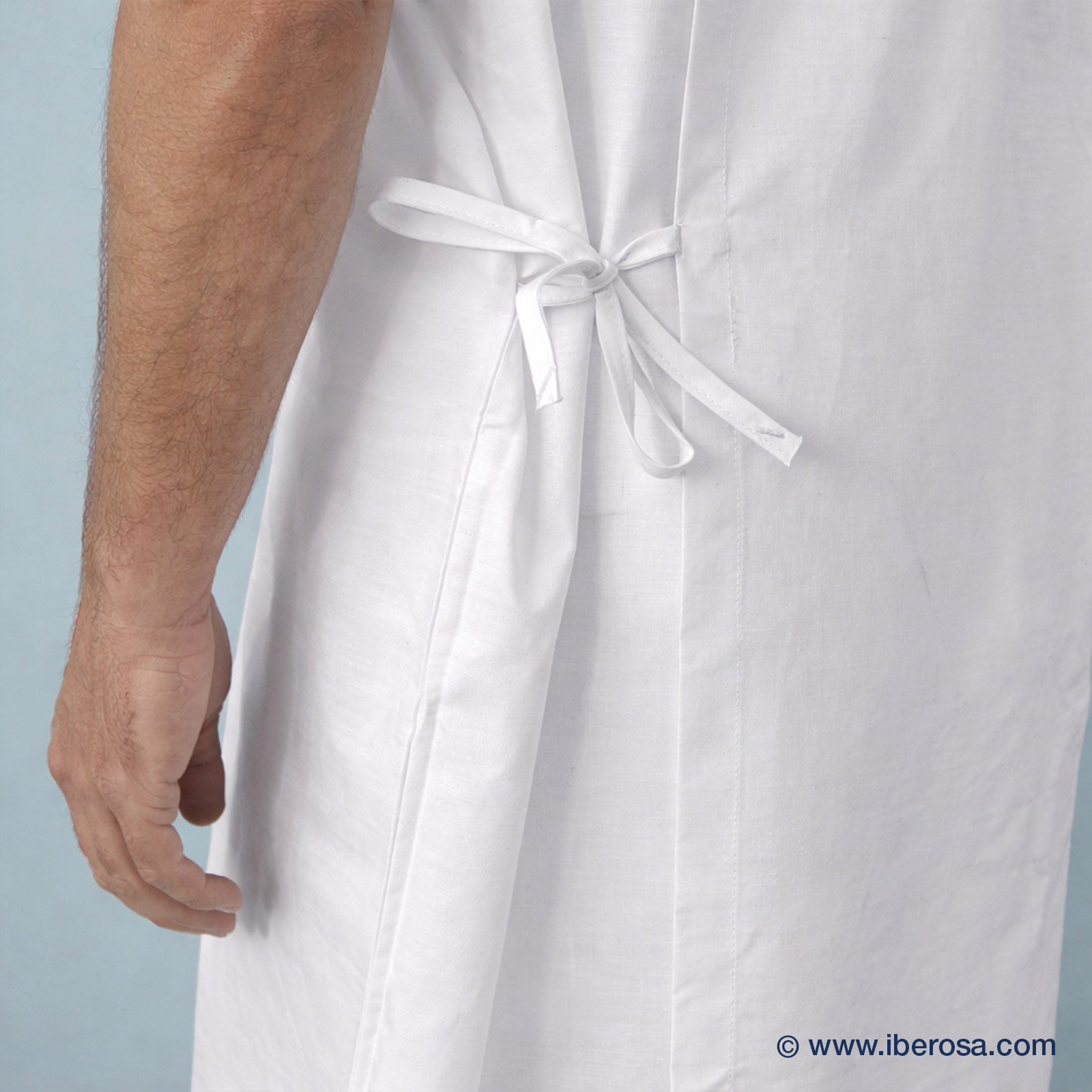 iberosa-textiles-rumbo-bata-paciente-blanca-lazo-cintura